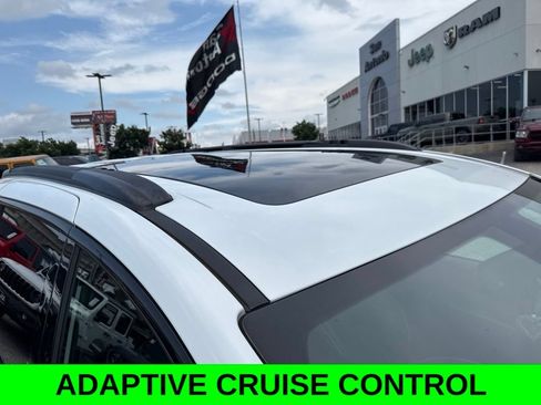 Used 2023 Chrysler Pacifica Limited w/ S Appearance Package FWD image 3