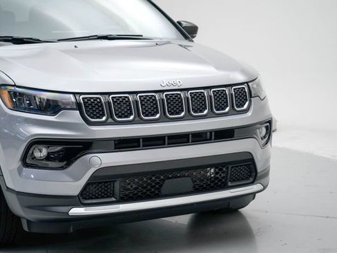 Used 2023 Jeep Compass Limited w/ Sun and Sound Group AWD/4WD image 8