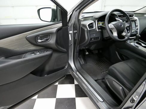 Used 2017 Nissan Murano S image 12