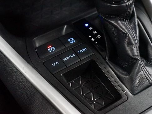 Certified 2020 Toyota RAV4 LE FWD image 21