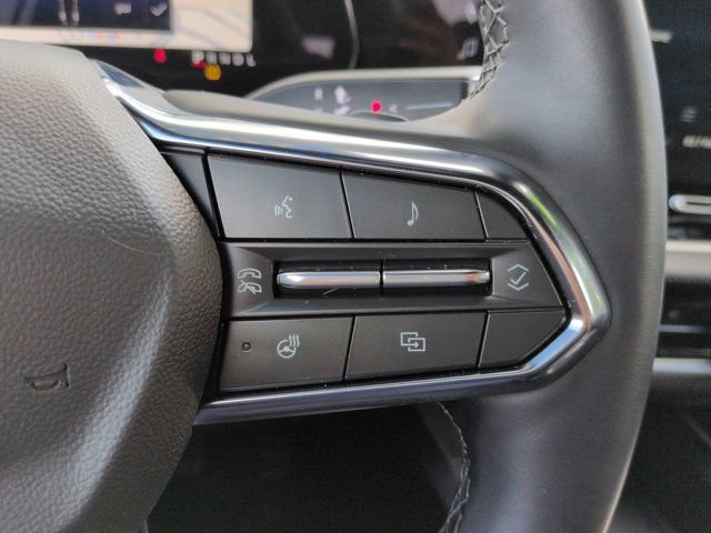Used 2025 Chevrolet Equinox LT w/ Safety and Technology Package FWD image 24