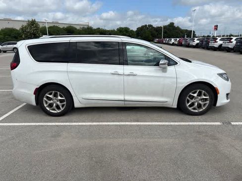Used 2020 Chrysler Pacifica Limited FWD image 6