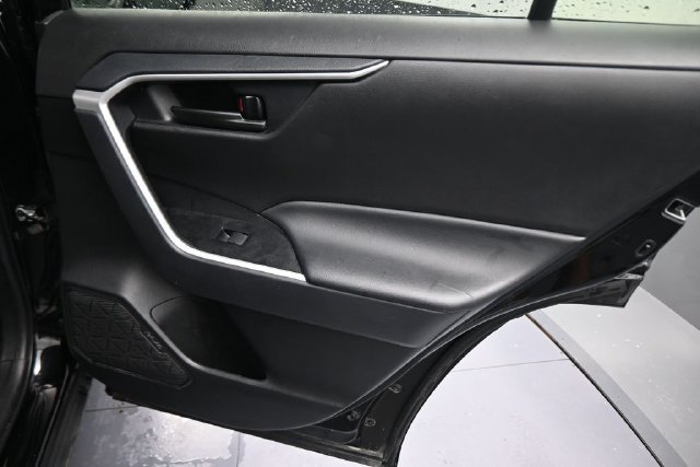 Used 2025 Toyota RAV4 LE AWD/4WD image 15