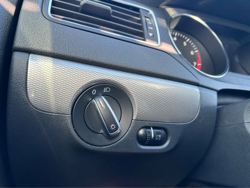 Used 2017 Volkswagen Jetta SE image 18