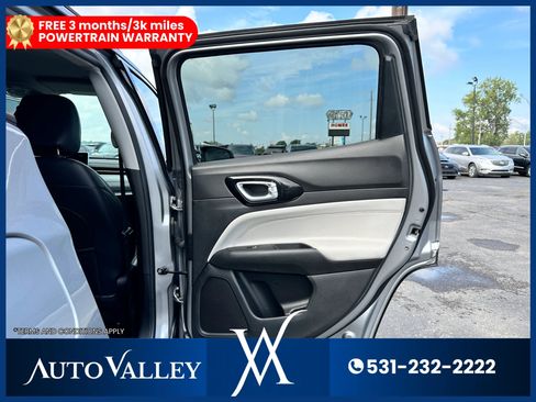 Used 2022 Jeep Compass Limited image 30