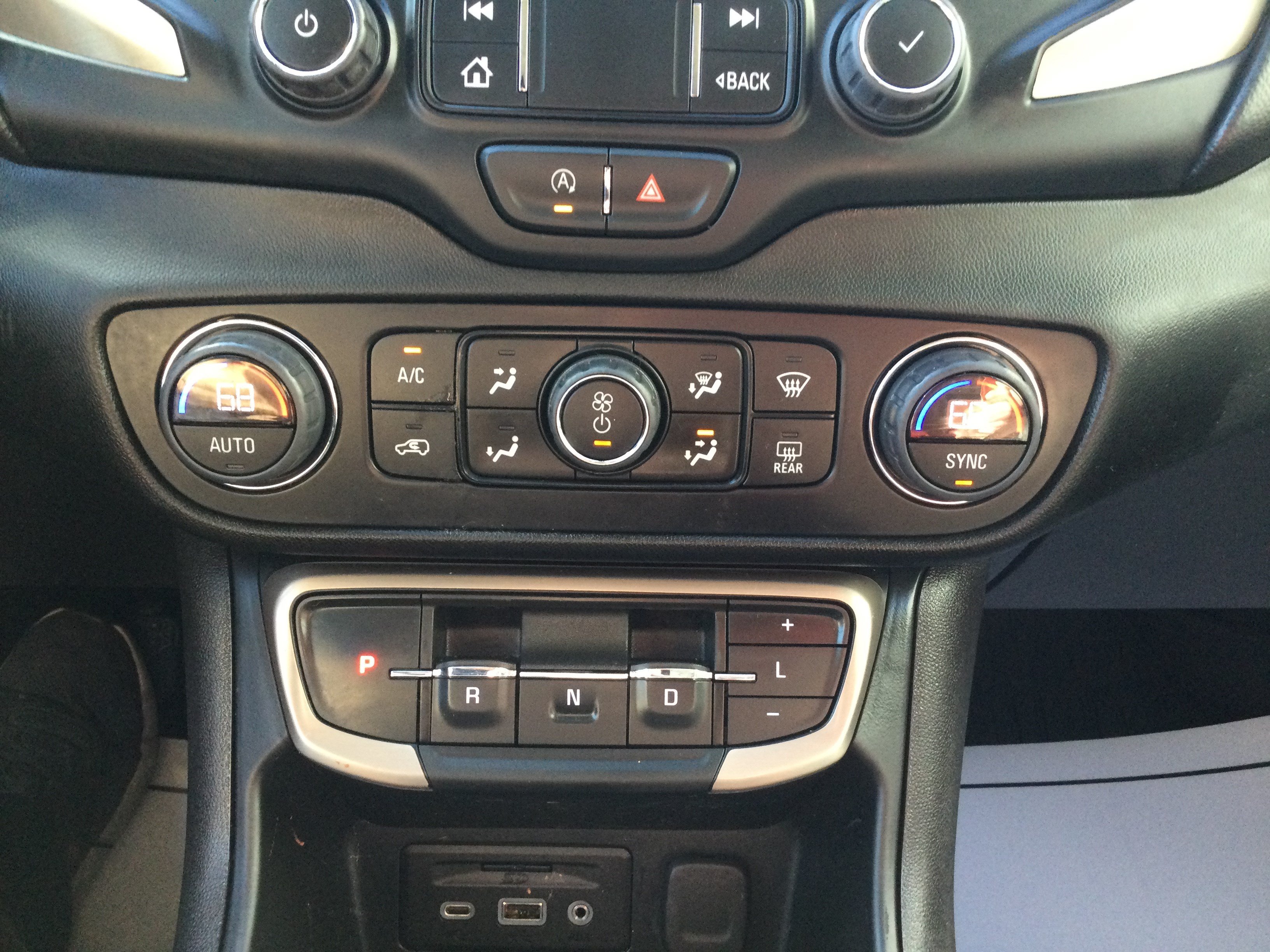 Used 2024 GMC Terrain Denali w/ Denali Premium Package AWD/4WD image 19