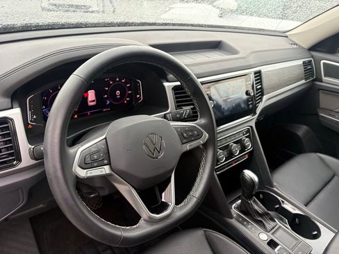 Used 2023 Volkswagen Atlas SE w/ Panoramic Sunroof Package image 4