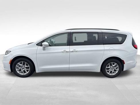 Used 2022 Chrysler Pacifica Touring-L FWD image 5