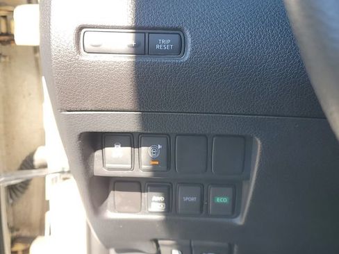 Used 2017 Nissan Rogue SV AWD/4WD image 18