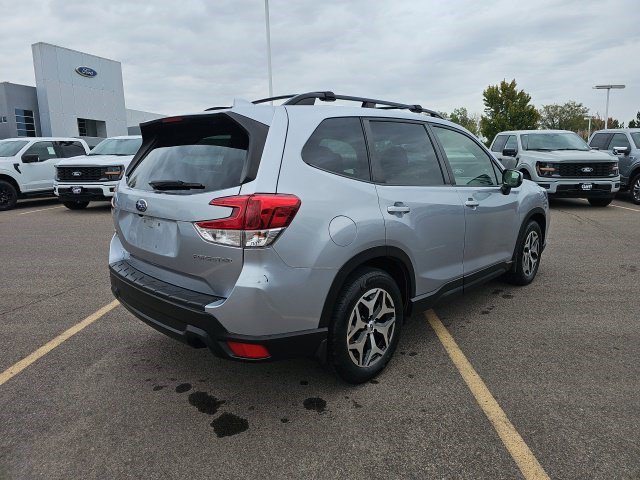 Used 2020 Subaru Forester Premium AWD/4WD image 6