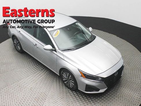 Used 2023 Nissan Altima 2.5 SV FWD image 3