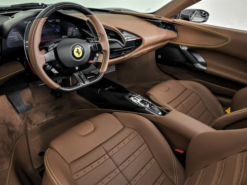 Used 2024 Ferrari SF90 Spider image 23