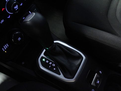 Used 2021 Jeep Renegade Latitude w/ Luxury Group I image 23