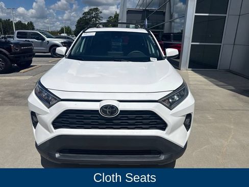 Used 2020 Toyota RAV4 XLE w/ Convenience Package FWD image 2