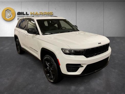 Used 2023 Jeep Grand Cherokee Altitude image 9