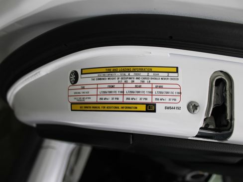 Used 2025 Jeep Wrangler Sport image 39