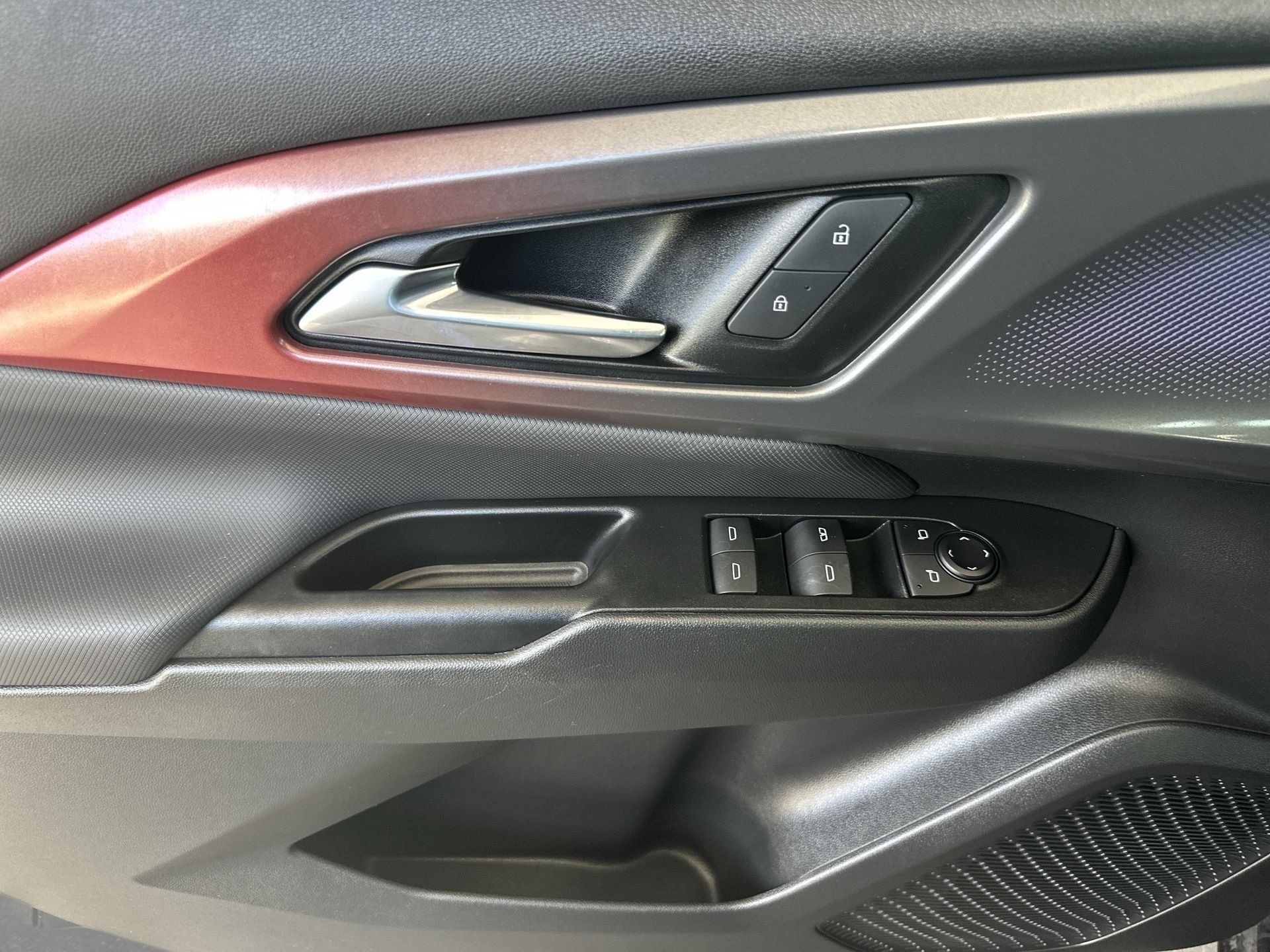 Certified 2024 Chevrolet Equinox EV RS FWD image 23