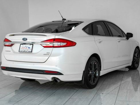 Used 2018 Ford Fusion SE w/ Equipment Group 201A FWD image 4