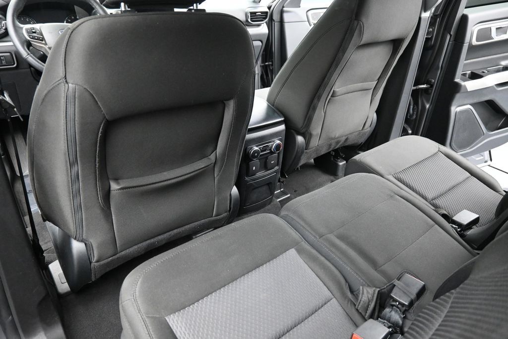 Used 2023 Ford Explorer XLT AWD/4WD image 29