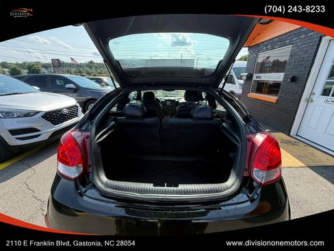 Used 2016 Hyundai Veloster Turbo w/ Option Group 04 FWD image 11