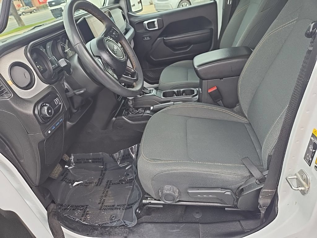 Used 2024 Jeep Wrangler Unlimited AWD/4WD image 12