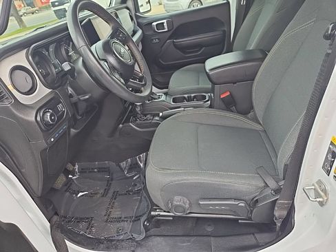Used 2024 Jeep Wrangler Unlimited AWD/4WD image 12
