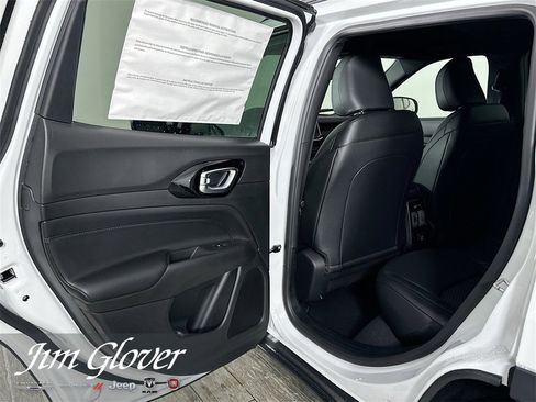 New 2026 Jeep Compass Latitude image 13