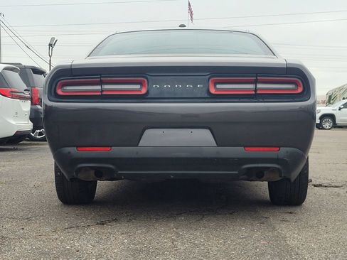 Used 2015 Dodge Challenger SXT image 8