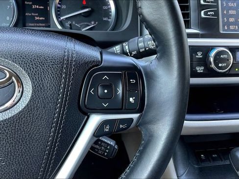 Used 2018 Toyota Highlander XLE FWD image 14