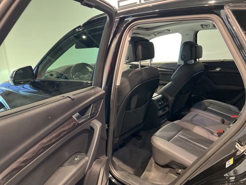 Used 2020 Audi Q5 Prestige w/ Prestige Package image 25
