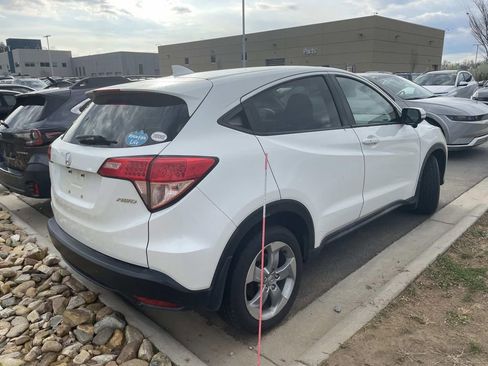 Used 2016 Honda HR-V EX image 4
