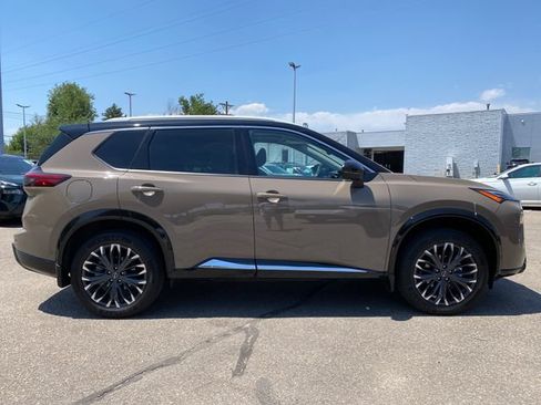 Certified 2024 Nissan Rogue Platinum w/ Platinum Premium Package AWD/4WD image 6