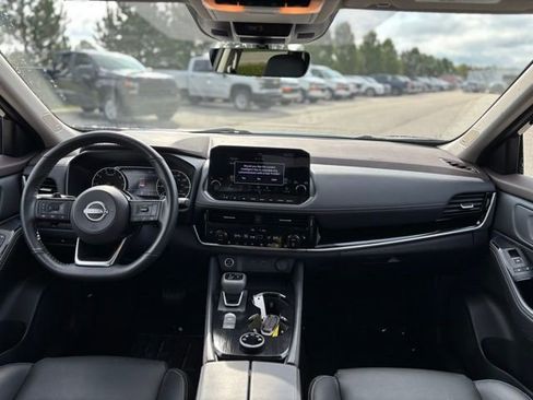 Used 2023 Nissan Rogue SL w/ SL Premium Package image 17