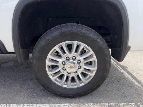 Used 2022 Chevrolet Silverado 2500 High Country w/ Technology Package image 17