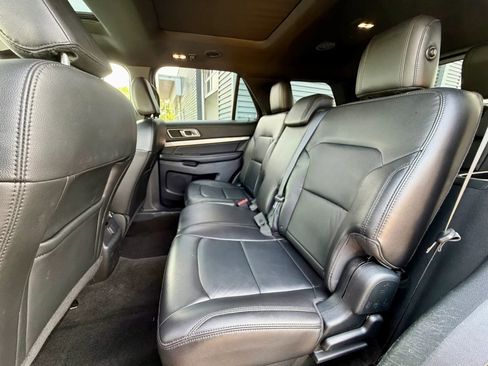 Used 2018 Ford Explorer XLT w/ Equipment Group 202A image 34