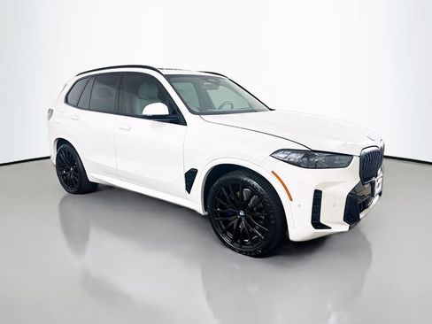 Used 2024 BMW X5 xDrive40i w/ M Sport Package AWD/4WD image 3