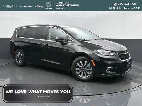 Certified 2024 Chrysler Pacifica Select image 1