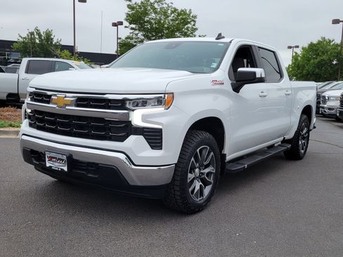 Used 2022 Chevrolet Silverado 1500 LT AWD/4WD image 7
