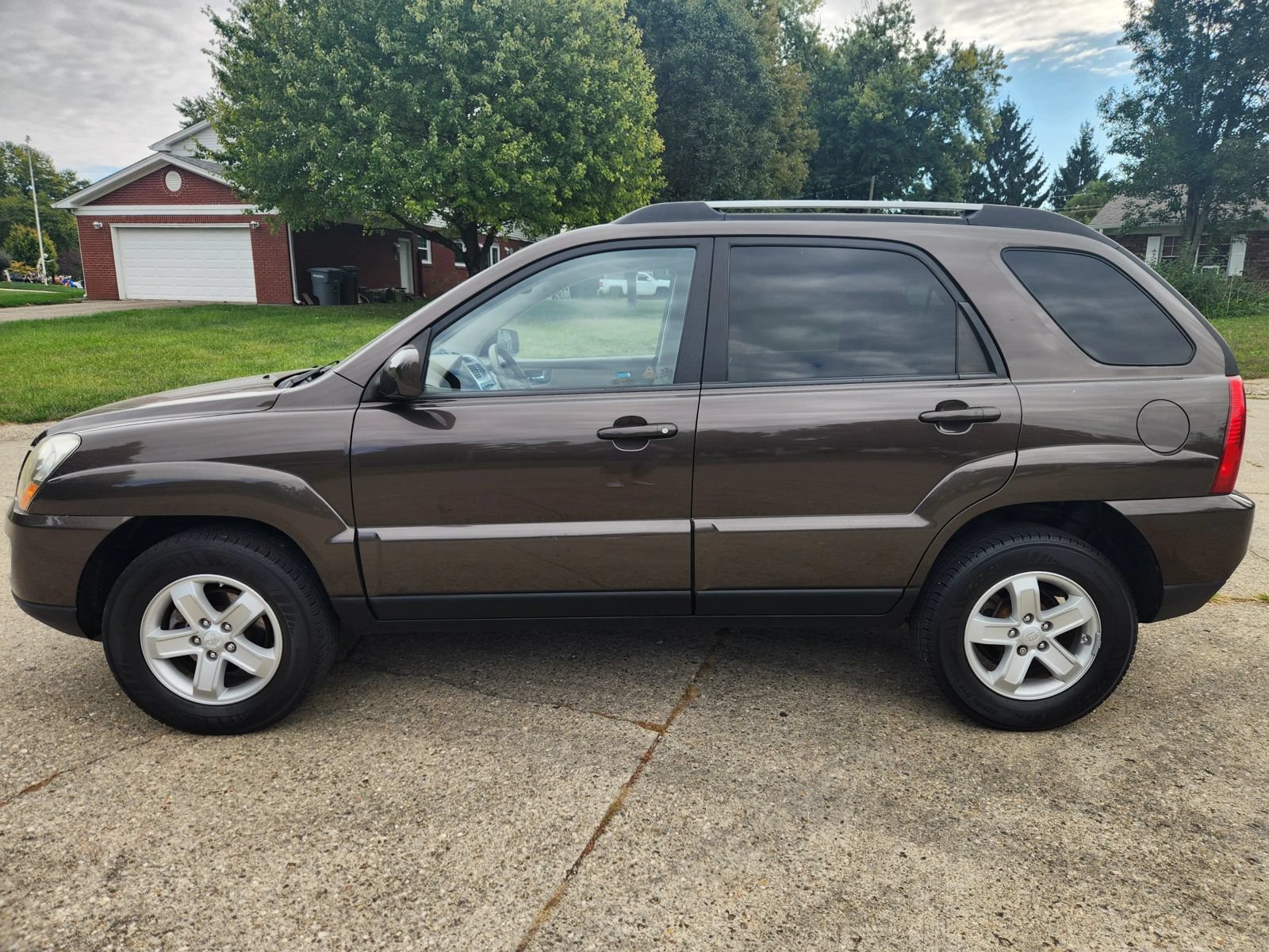 Used 2009 Kia Sportage EX w/ Luxury Pkg AWD/4WD image 2
