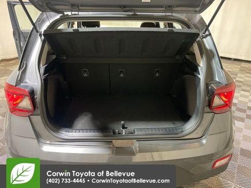 Used 2025 Hyundai Venue SEL image 22