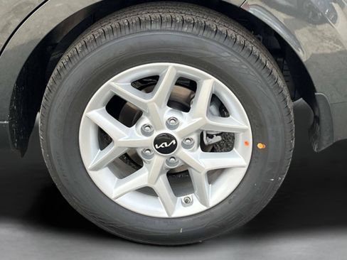 New 2025 Kia Soul LX w/ LX Technology Package FWD image 11