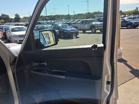 Used 2011 Jeep Liberty Limited Jet image 16