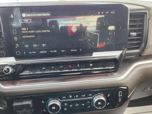 Used 2025 GMC Sierra 1500 SLT image 12