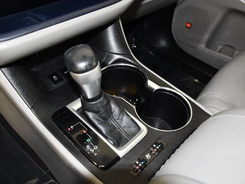 Used 2016 Toyota Highlander Limited w/ Driver Technology Package AWD/4WD image 29
