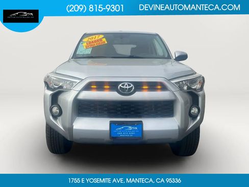Used 2017 Toyota 4Runner SR5 Premium image 2