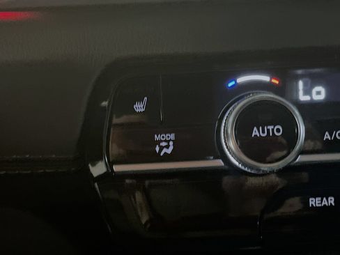 Used 2025 Honda Pilot Sport image 19
