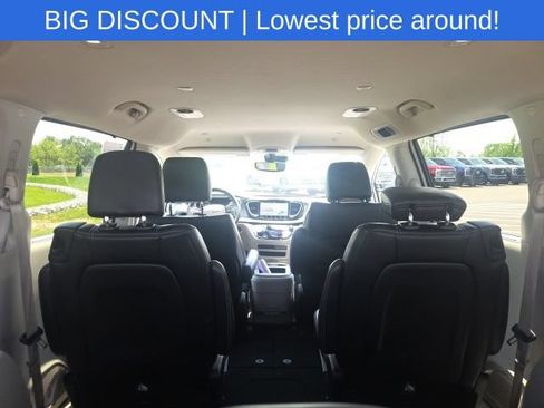 Used 2023 Chrysler Pacifica Touring-L FWD image 14