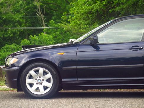 Used 2005 BMW 325i Sedan RWD image 22