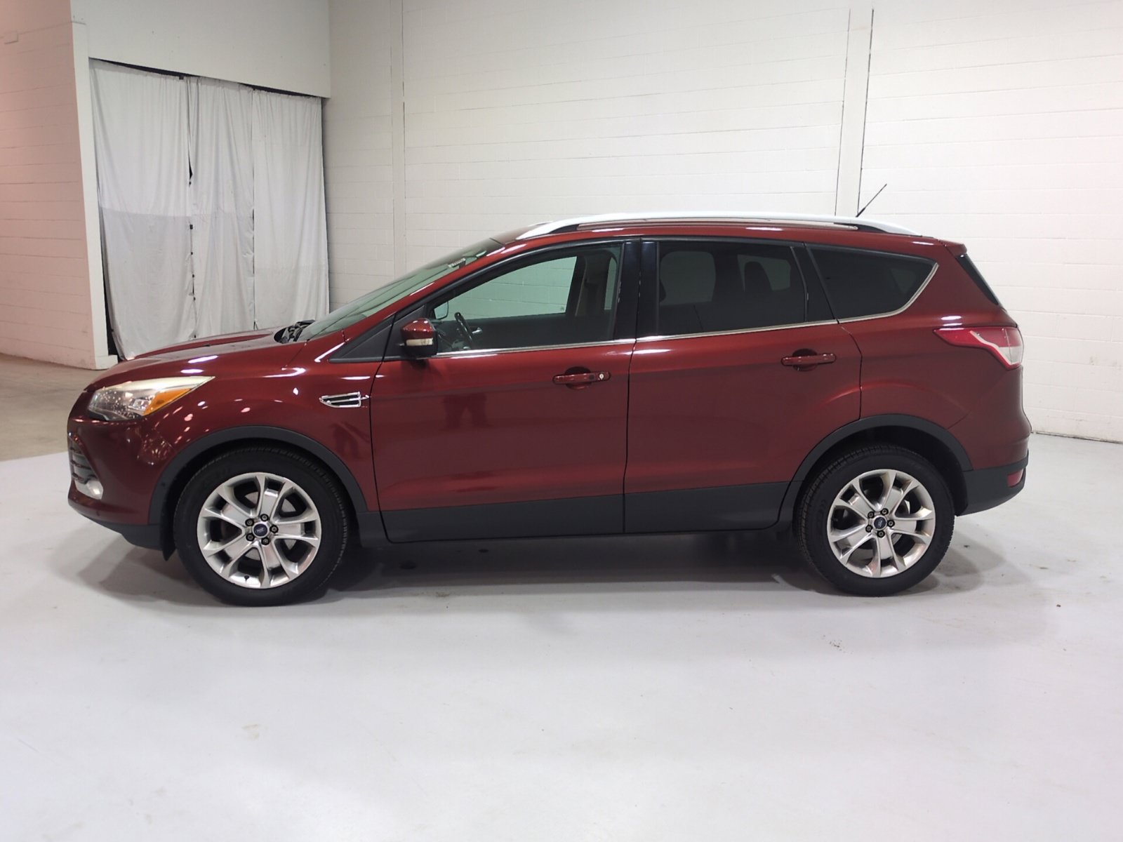 Used 2014 Ford Escape Titanium w/ Equipment Group 401A FWD image 7