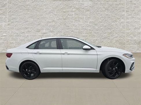 New 2026 Volkswagen Jetta SE FWD image 8